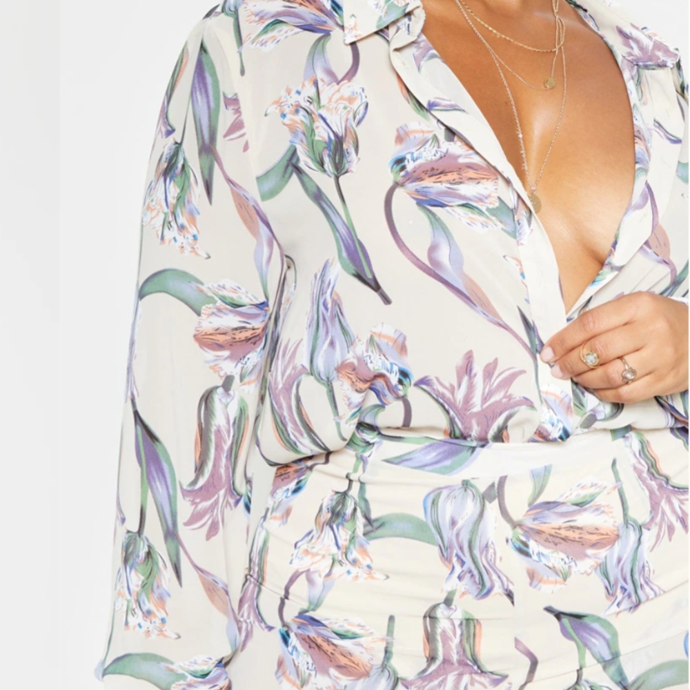 ๐ท Preloved PrettyLittle Things Plus Floral Tulip Oversized Blouse - Size 12 - Picture 16 of 16
